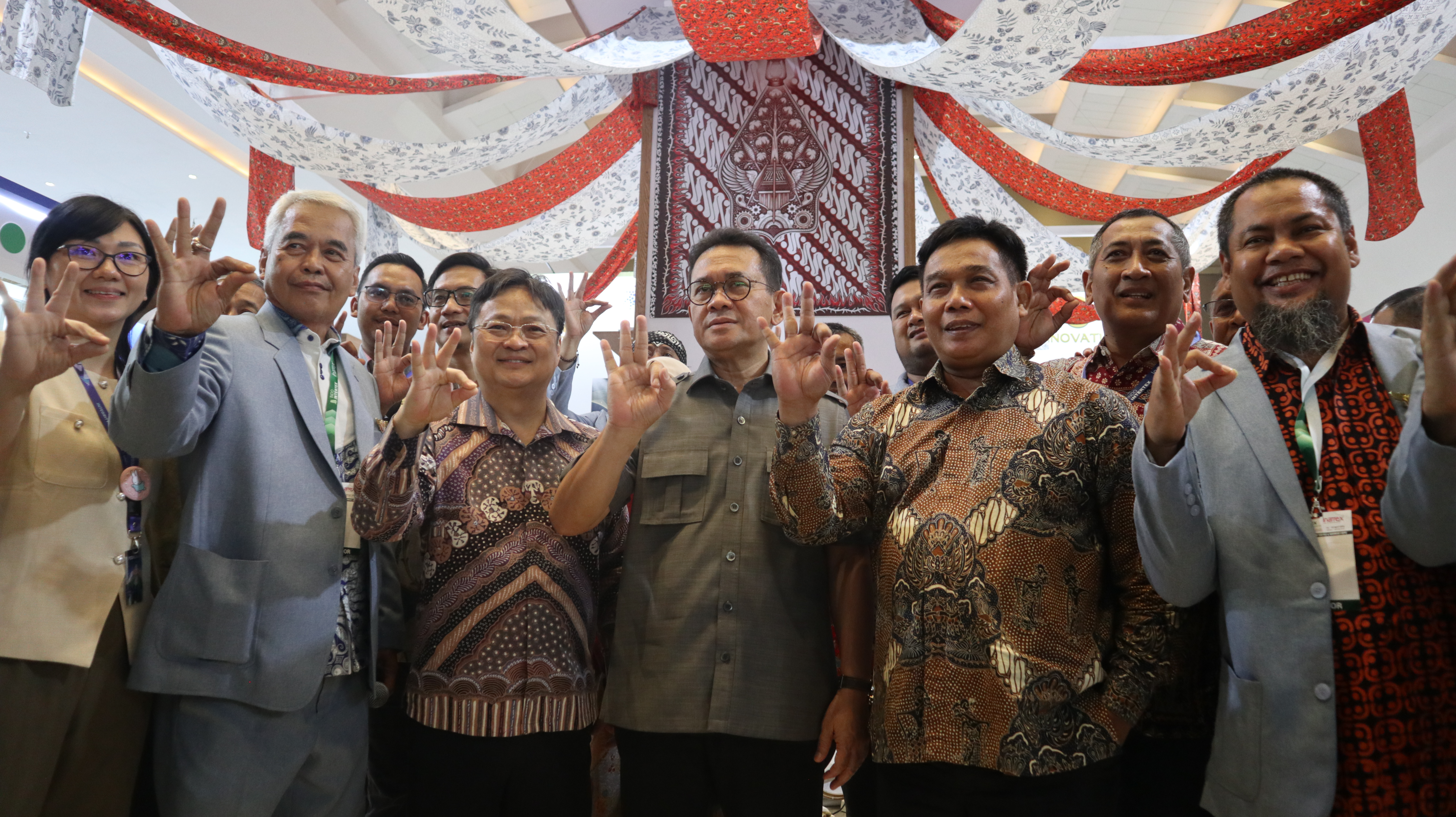 GKBI Meriahkan Batik Resilience Hub 2026 di Jakarta, Menteri Ikut Mencanting